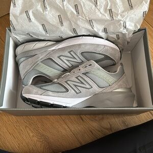 New Classic New Balances 990v5